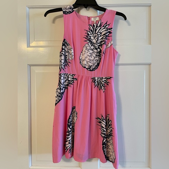 Dresses & Skirts - Size 2 pink pineapple dress